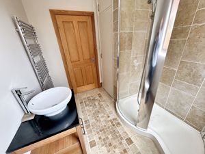 Shower room- click for photo gallery